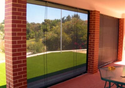 Rope and pulley outdoor blind