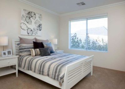 veneitan blinds in bedroom