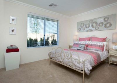 venetian blinds on bedroom window
