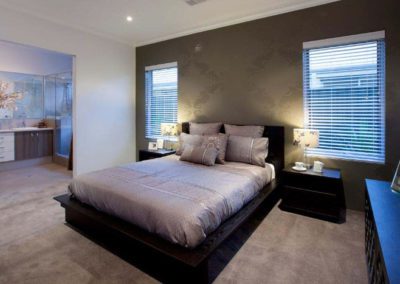 venetian blinds on bedroom windows
