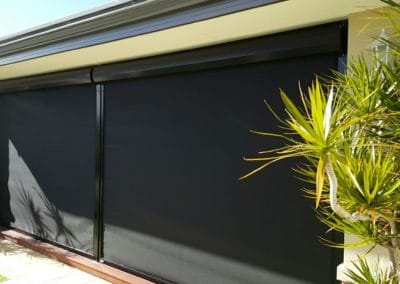 outdoor cafe blind