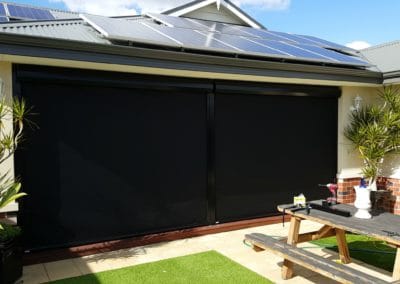 outdoor cafe blind
