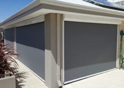 outdoor cafe blind