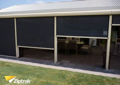 outdoor cafe blind